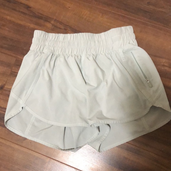 lululemon shorts size 6 - Picture 3 of 4